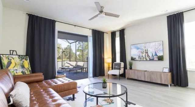 Elegant Townhome Near Themed Parks