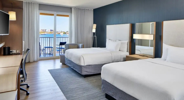 Четырёхместный номер Standard с видом на воду Courtyard by Marriott St. Petersburg Clearwater/Madeira Beach