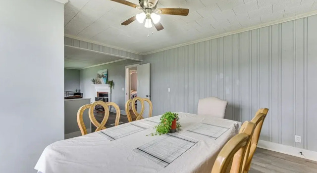 Cozy Charlotte Home w/ Fire Pit ~ 6 Mi to Uptown!, Rezervați Hotel Charlotte Carolina de Nord