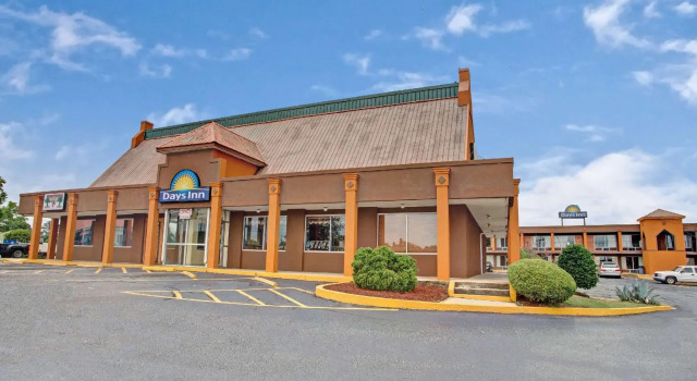 Номер Standard Days Inn by Wyndham Benson