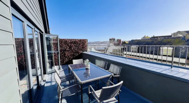 Апартаменты Executive с балконом и с видом на море The Barbican Penthouse