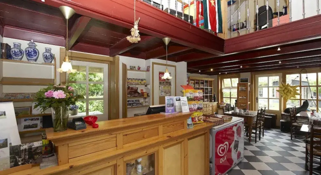 Шале Cozy Chalet With Spacious Garden on a Holiday Park