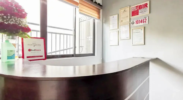 RedDoorz near Davao Medical School Foundation, Забронировать Отель Отели Давао с завтраком, рядом с Торговый центр Lanang Premier, Завтраки