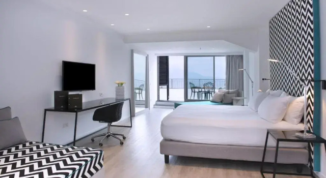Четырёхместный номер Executive с видом на море Hilton Sorrento Palace