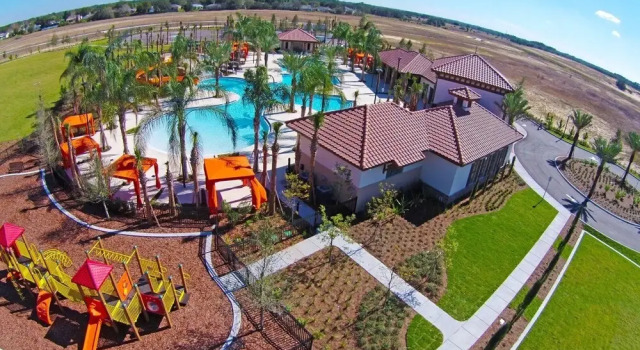 Gorgeous 5 Bedroom 4.5 Bath Pool Home With Games Room