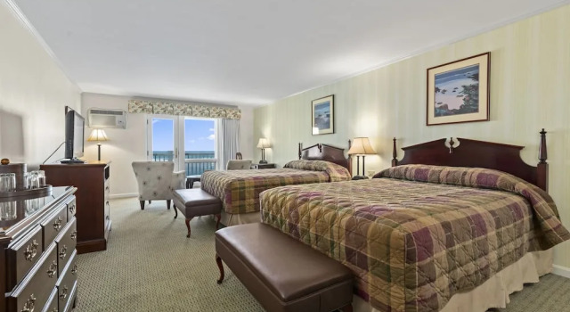 Четырёхместный номер Standard seafront The Sparhawk Oceanfront Resort