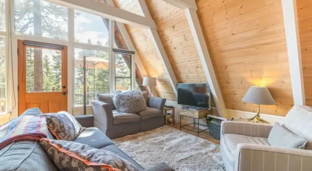 Mountaineer by Avantstay Classic A Frame w/ a Great View & Access To Lake Tahoe Park Association, Забронировать Дом для отпуска Тахо-Сити Норт-Лейк-Тахо