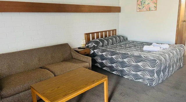 Трёхместный номер Standard Century Motor Inn, Finley