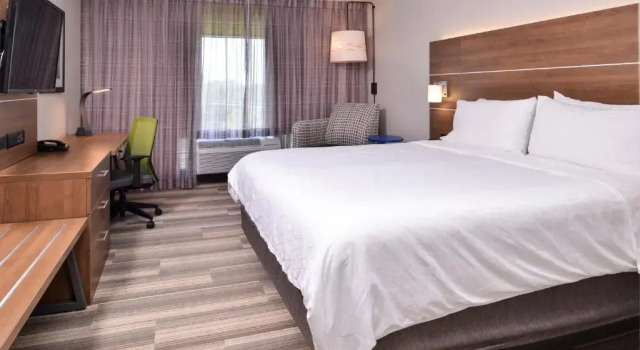 Номер Standard Holiday Inn Express Hotel & Suites Elgin by IHG