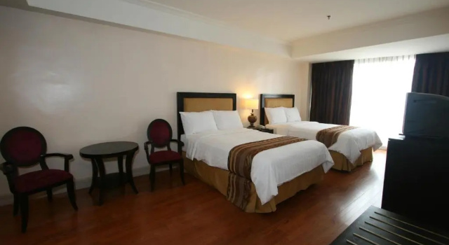 Люкс Crown Regency с 2 комнатами Crown Regency Hotel & Towers