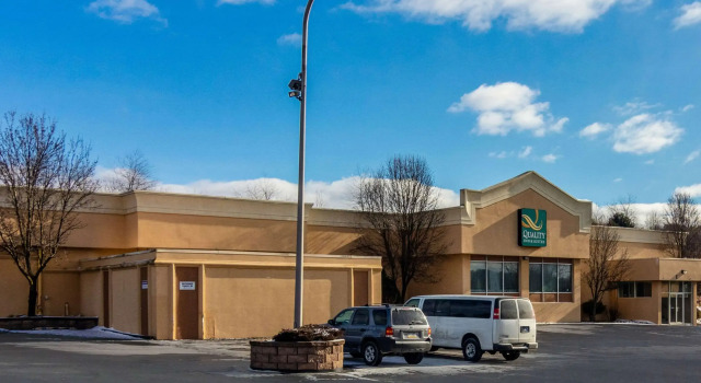 Quality Inn & Suites, Buchen Sie Hotel Indiana USA