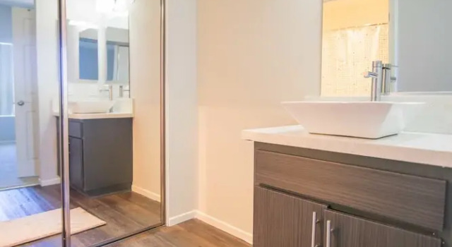 Апартаменты Prime Location Westwood Apartment 409w