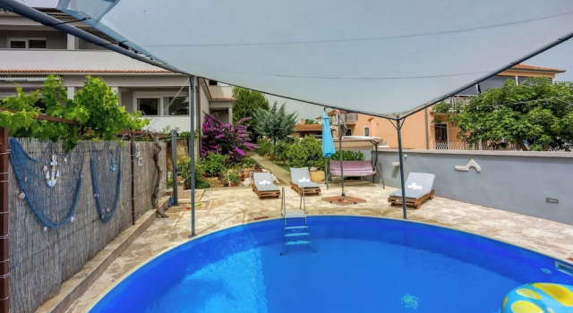 Семейные апартаменты с балконом Pool Apartment Bakija