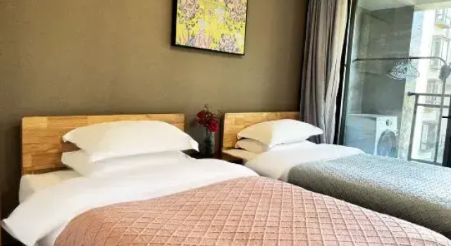 Люкс Luxury Yunhe Banshan Hot Spring Resort Hotel (Tengchong Mayugu Hot Spring Town)