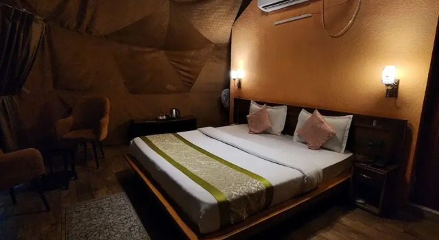Тент с балконом и с красивым видом из окна Navira Hills Domes Rishikesh