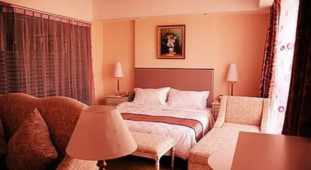 Maple International Hotel, Rezerwuj Hotel Hotele 4-gwiazdkowe w Luoyang, 4*