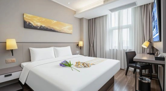 Двухместный люкс Homeinn Plus Hotel (Tai'an Dongyue Street Renault Wuyue Plaza)
