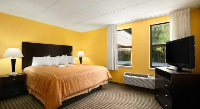 Days Inn Middleboro - Plymouth, Varaa Hotelli Hotellit New England uima-altaalla, Uima-allas