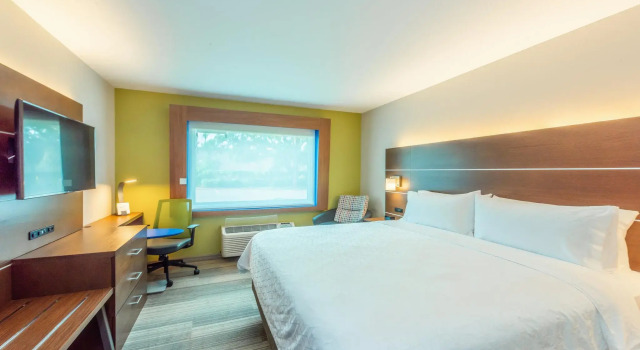 Номер Standard Holiday Inn Express Hotel & Suites Bradenton West by IHG
