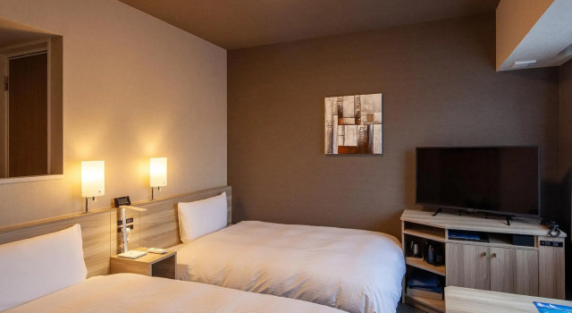Hotel Route Inn Miyoshi Ekimae, Rezerwuj Hotel Hotele w Chugoku z parkingiem, Parking