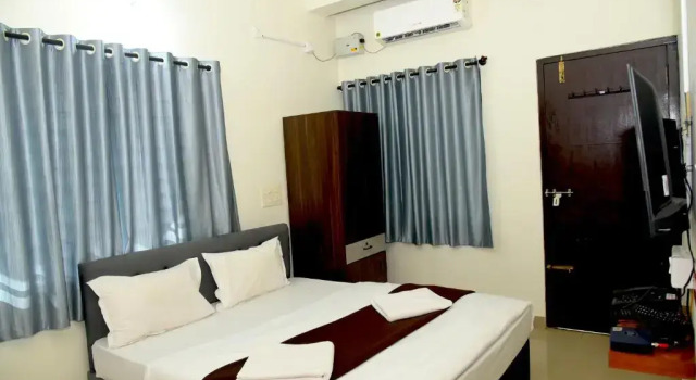 Номер Deluxe Hotel Aradhya Inn Deralakatte