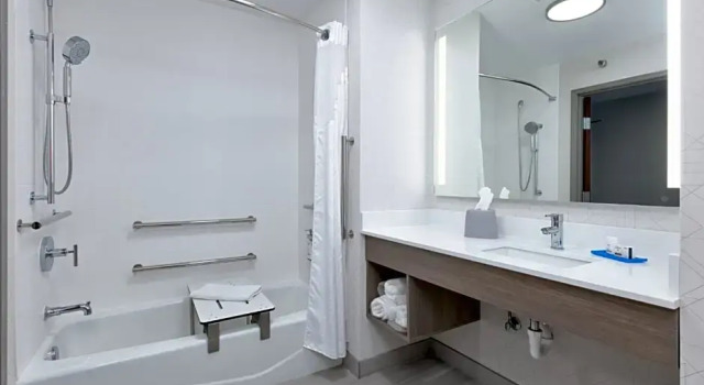 Люкс Deluxe Holiday Inn Express Hotel & Suites Minneapolis SW - Shakopee by IHG