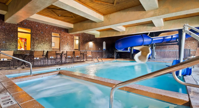 Двухместный номер Standard с балконом Best Western Plus KC Speedway Inn & Suites