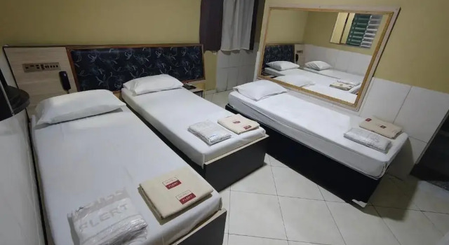 Трёхместный номер Standard Hotel Flert Santana