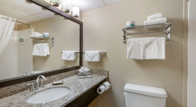 Двухместный люкс с 2 комнатами Best Western Rocky Mountain House Inn & Suites