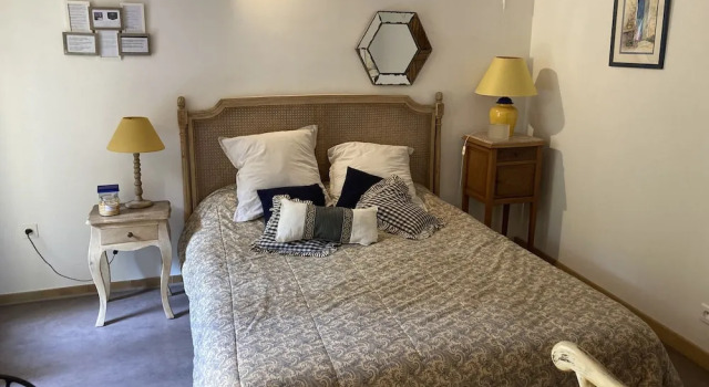Le Mas aux Arômes, Book Hotel Hoteller i Puget med parkering, Parkering