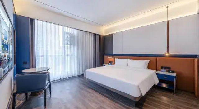 Люкс Executive Mehood Hotel (Kunming Xin Luosiwan Tami Subway Station)
