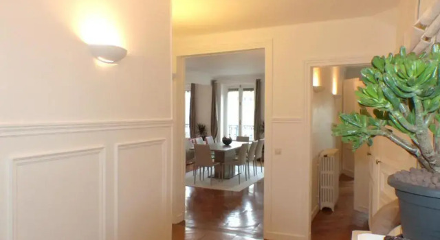 Апартаменты Marvellous Sunbathed 3BR at the heart of Paris