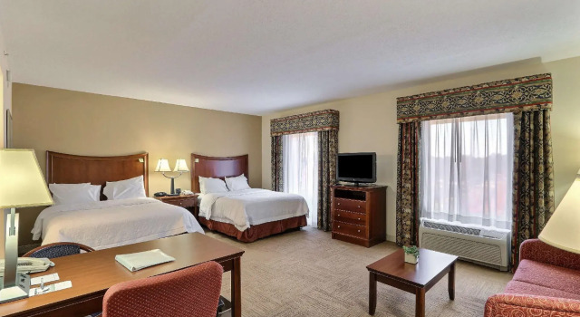 Четырёхместный люкс Hampton Inn & Suites Savannah - I-95 South - Gateway