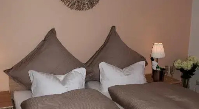 Трёхместный номер Standard Hotel- Restaurant Kerzan´s