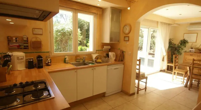 Villa With Private Pool in a Valley in the Forests of the Beloved Lorgues, Забронировать Вилла Виллы Овернь-Рона-Альпы, Вилла