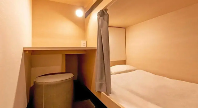 Кровать в общем номере (женский номер) CABIN&HOTEL CONSTANT NAHA