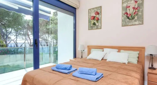 Holiday Home Crystal, Rezerwuj Dom wakacyjny Hotele w Gironès z parkingiem, Parking