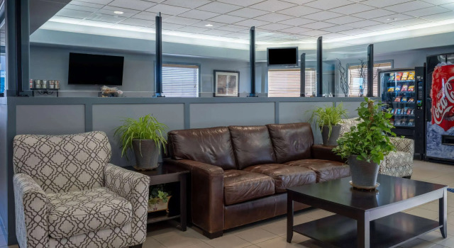 Super 8 Edmonton International Airport Leduc, Book Hotel Hoteller i Nisku med parkering, Parkering