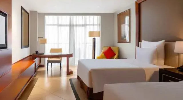 Standardowy dwuosobowy pokój i balkonem i z widokiem na rzekę Howard Johnson New Port Resort Haikou