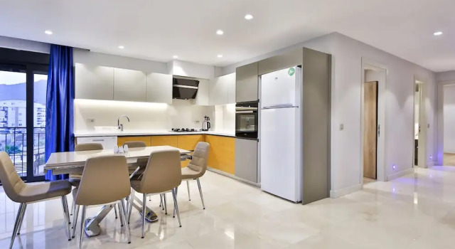 Семейные апартаменты с 2 комнатами с балконом MENE SUITES