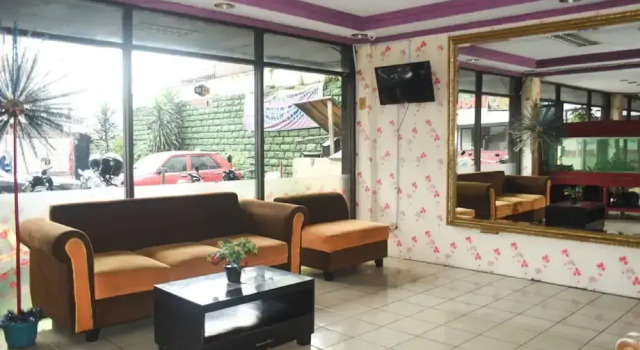 RedDoorz Plus near Senen 2