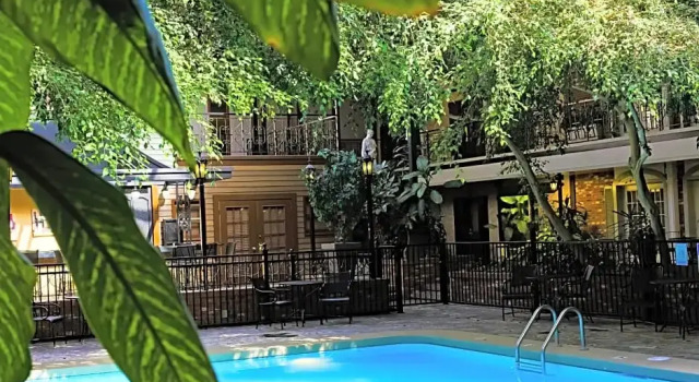 Двухместный номер Standard с видом на бассейн Heritage Inn