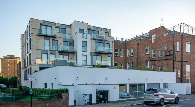 Three Bedroom Apartment in Hoxton
