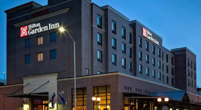 Кровать в общем номере Hilton Garden Inn Lincoln Downtown/Haymarket