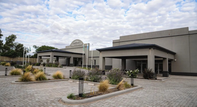 Howard Johnson Hotel & Spa Bahía Blanca, Rezerwuj Ośrodek wypoczynkowy Bahia Blanca Buenos Aires
