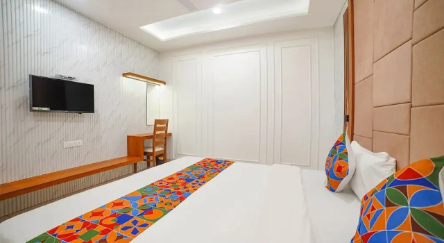 Fabhotel Eminent