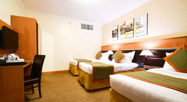 Трёхместный номер Golden Tulip Al Shakreen