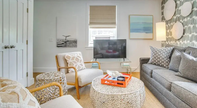 Апартаменты Airy Nantucket Escape in Historic Downtown!