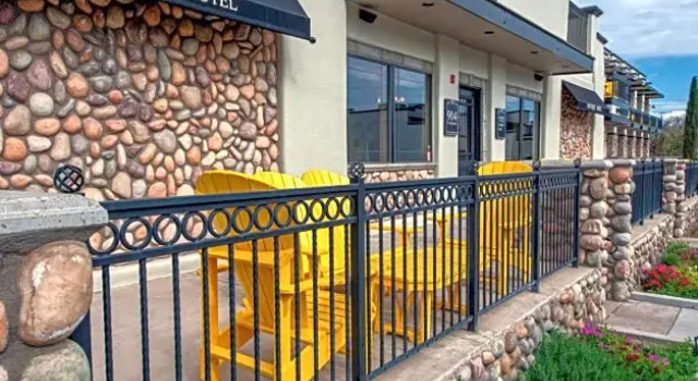 Двухместный люкс The Tavern Hotel
