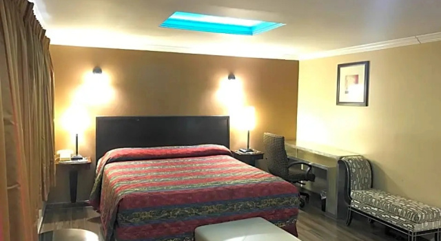 Четырёхместный люкс Executive Sky Palm Motel - Orange